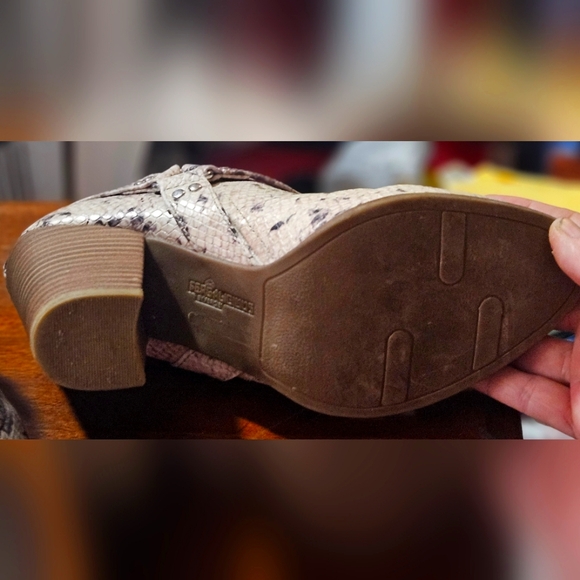 Fergalicious by Fergie faux snake skin heeled booties size 8 - Picture 4 of 5